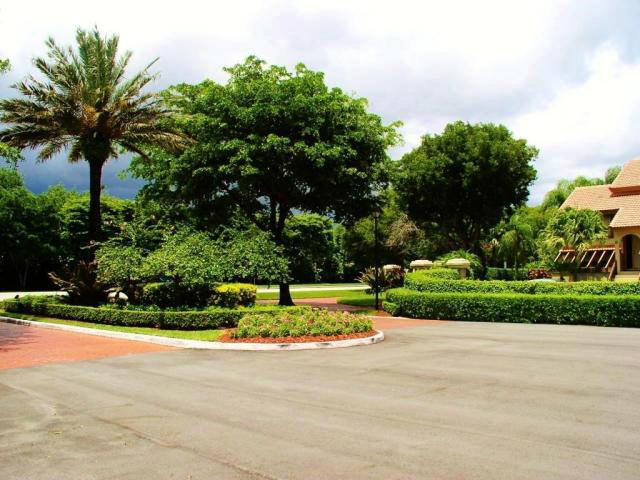COACH HOMES- TOWN PLACE