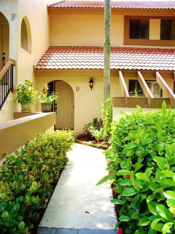 5530 Coach House Circle, Unit B Boca Raton, FL 33486 - Photo 2 of 7 Entry- Welcome!
