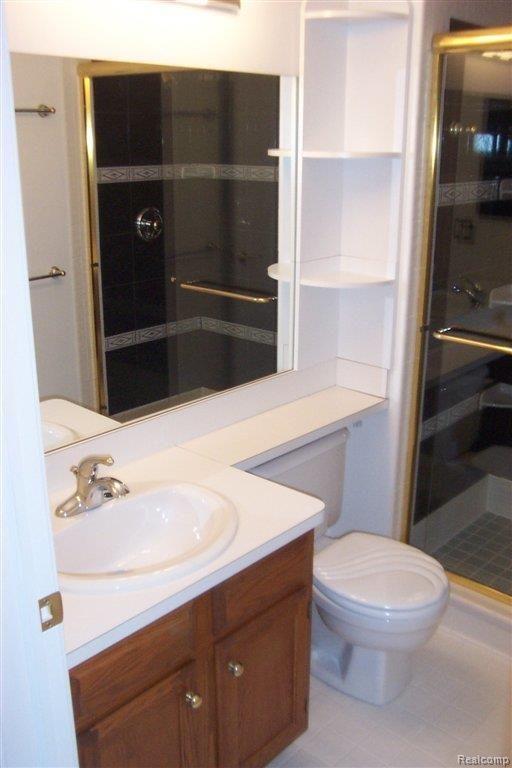 904 Ridge Court, Unit 123 Brighton, MI 48116 - Photo 18 of 23 master bath 2.jpg