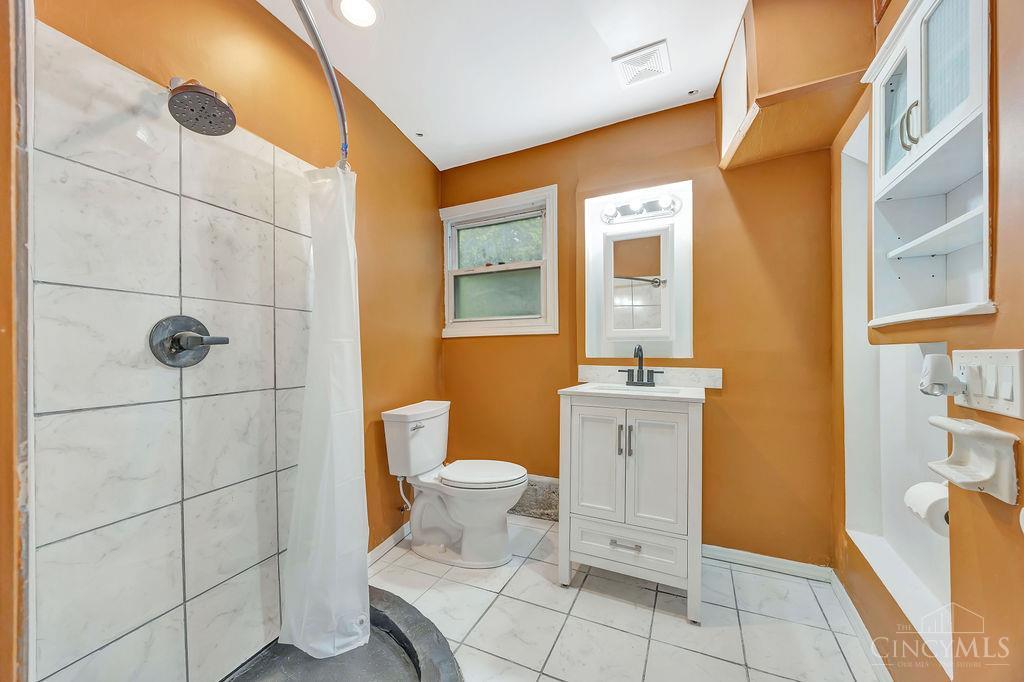 6851 Taylor Road Cincinnati, OH 45248 - Photo 18 of 50