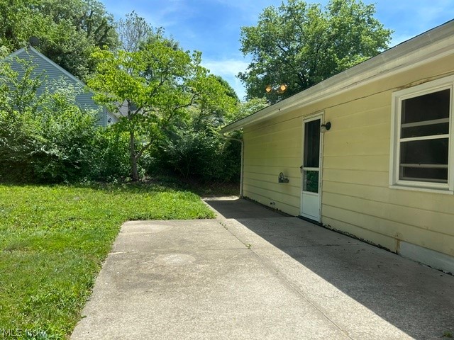 433 Fairgrounds Road Painesville, OH 44077 - Photo 29 of 33 Rear patio