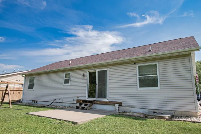 $324,900 | 8075 6th Street, Goodview, MN 55959