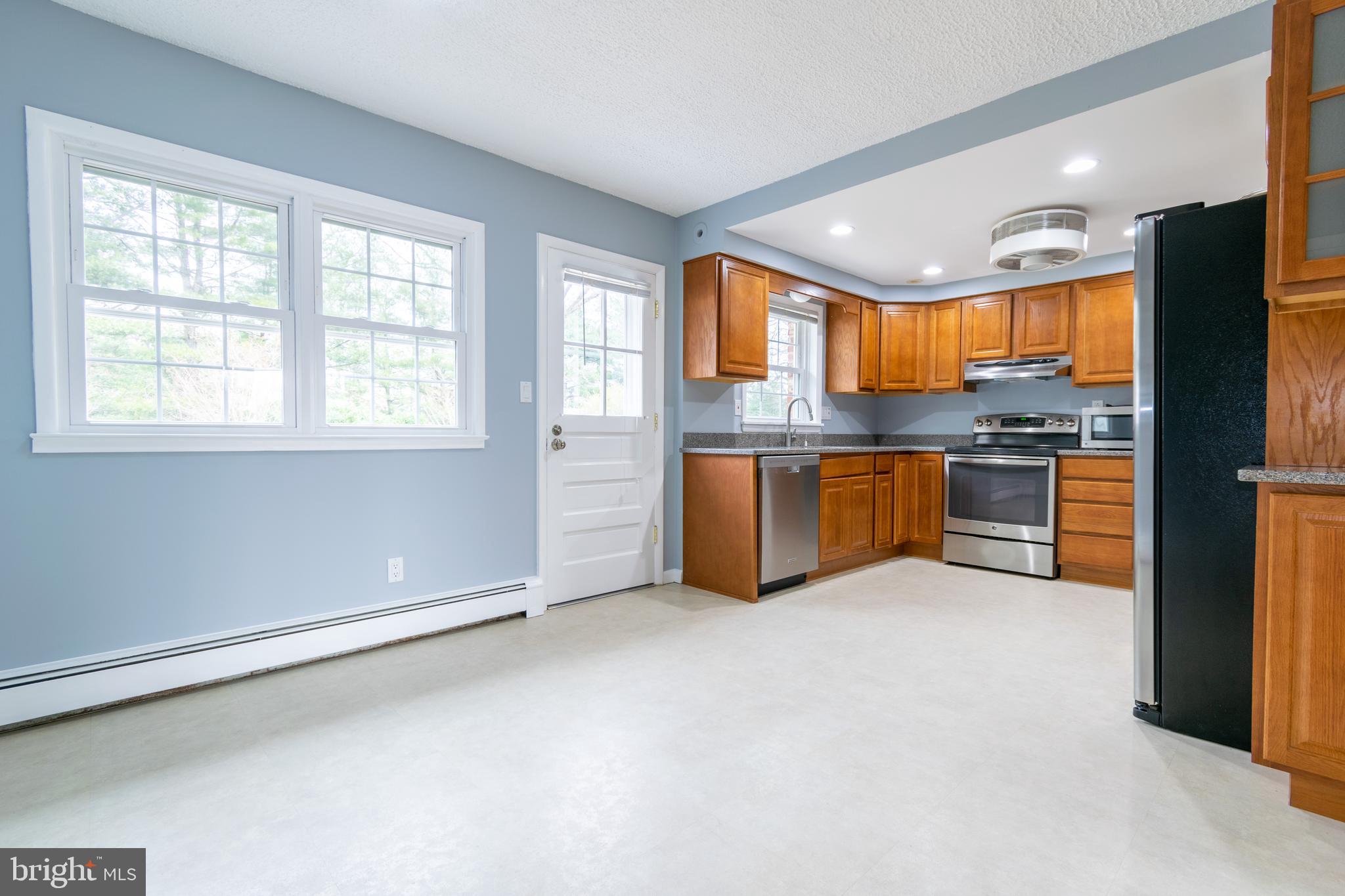 15411 Rowland Lane Silver Spring, MD 20905 - Photo 3 of 53 Gallery Image 3