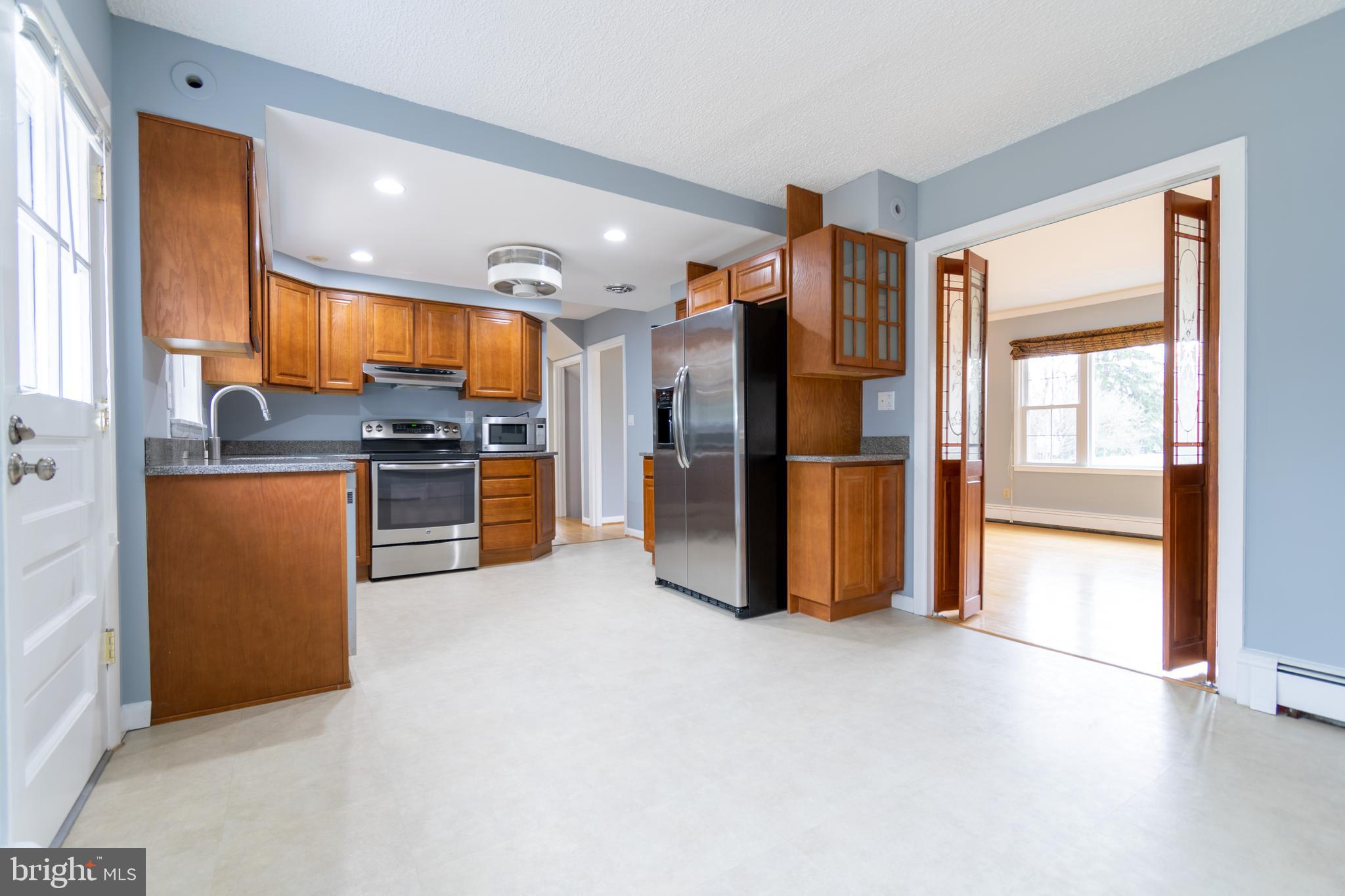 15411 Rowland Lane Silver Spring, MD 20905 - Photo 4 of 53 Gallery Image 4