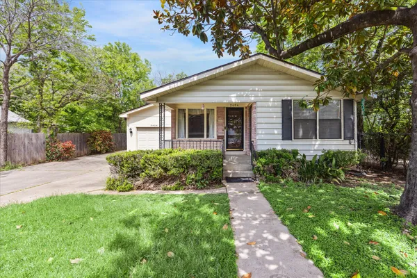 $2,595 | 2404 East 14th Street, Austin, TX 78702