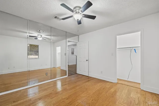 a view of a house with backyard and garden