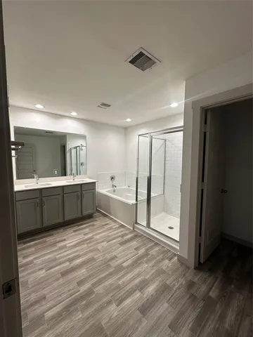 a view of entryway and hall