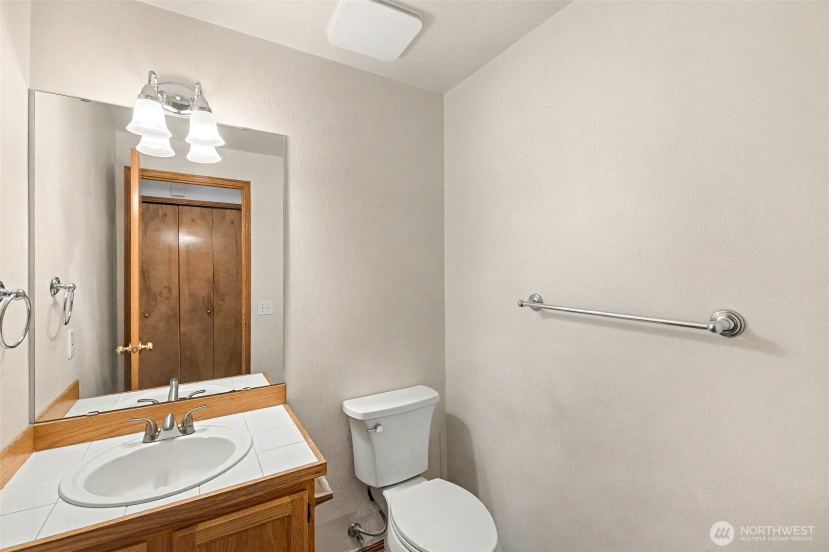 12606 Southeast 265th Place Kent, WA 98030 - Photo 8 of 23