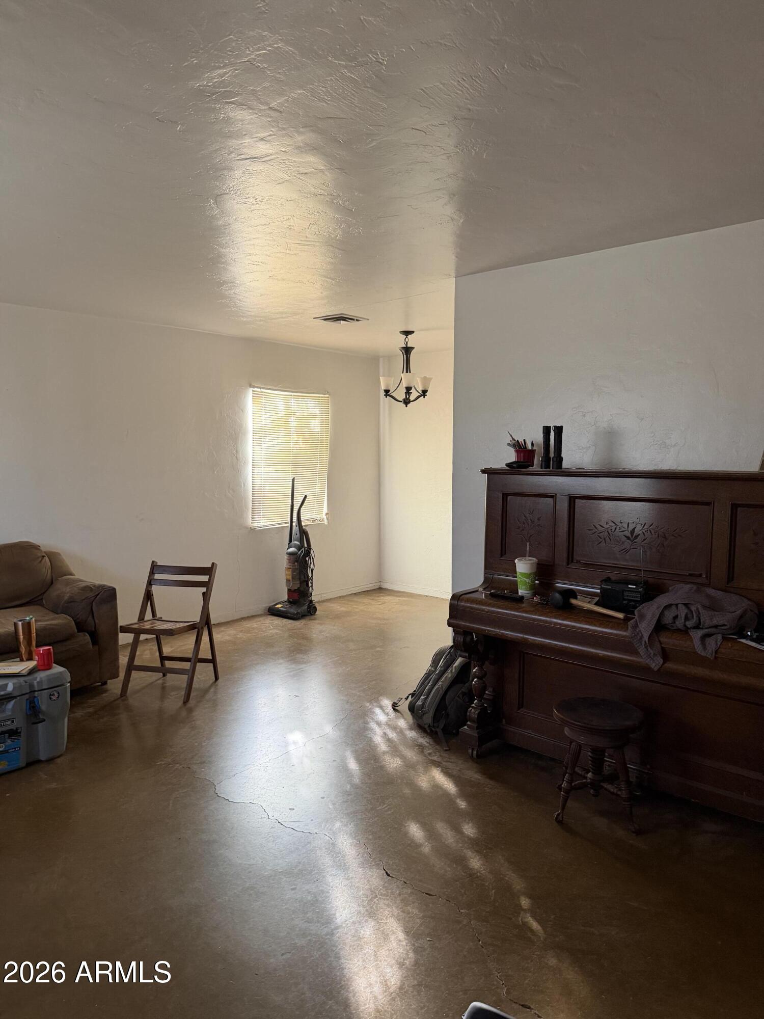 950 West Roma Avenue Phoenix, AZ 85013 - Photo 2 of 6 950 W ROMA 2