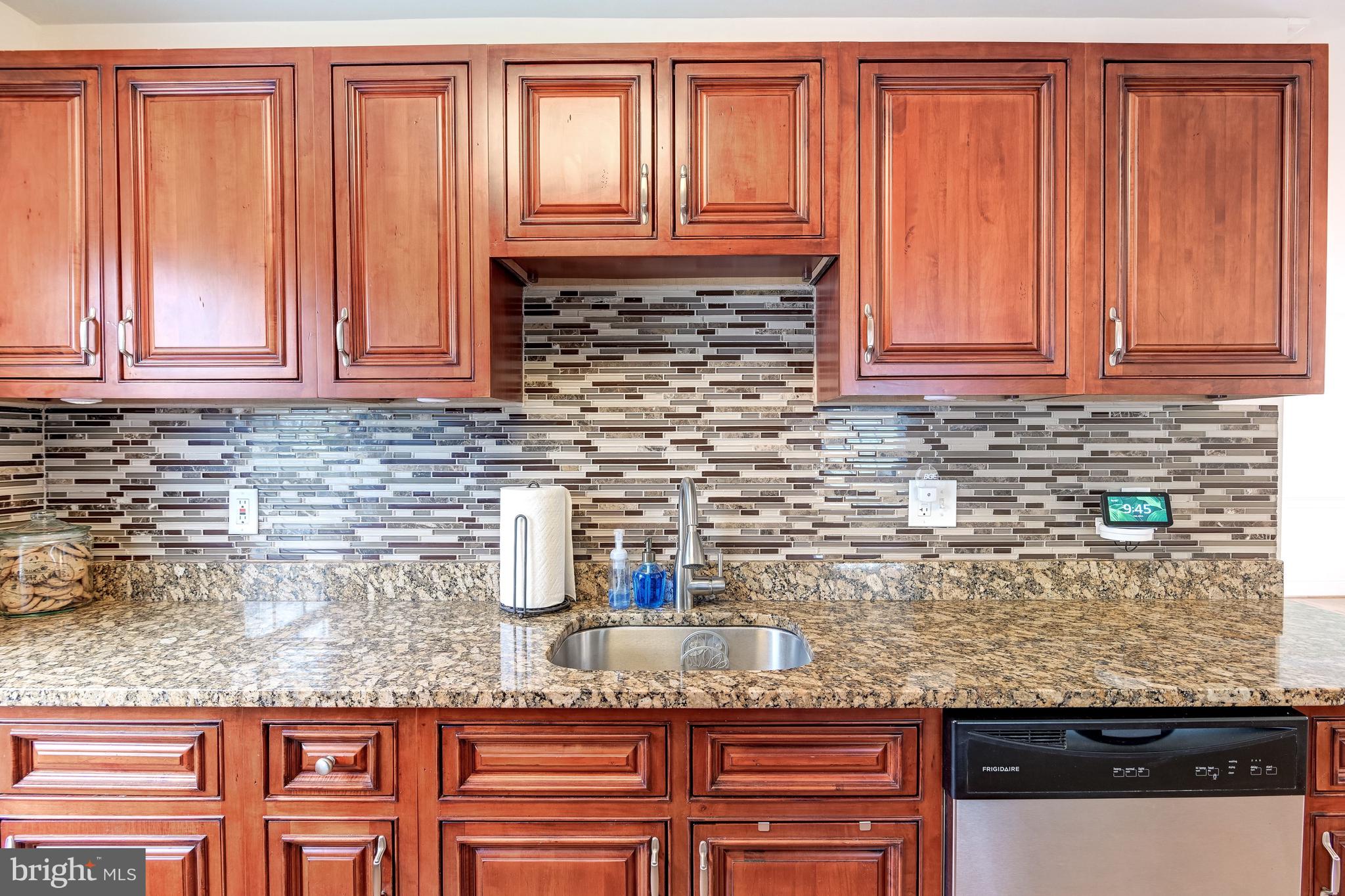 244 Walgrove Road Reisterstown, MD 21136 - Photo 14 of 43 Granite Countertops | Decorative Backsplash