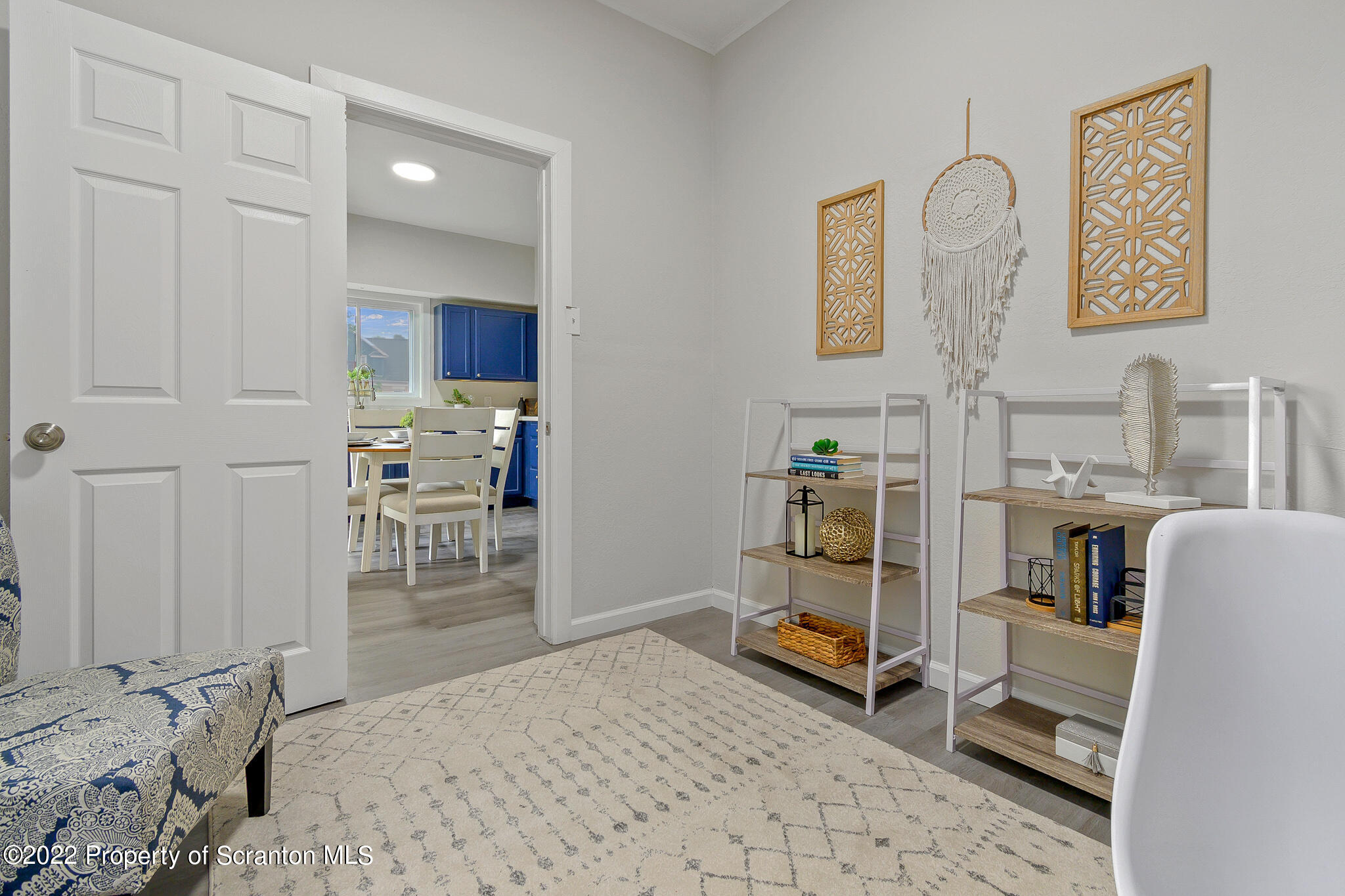 533 Cherry Street Scranton, PA 18505 - Photo 19 of 33 a room with furniture and a table