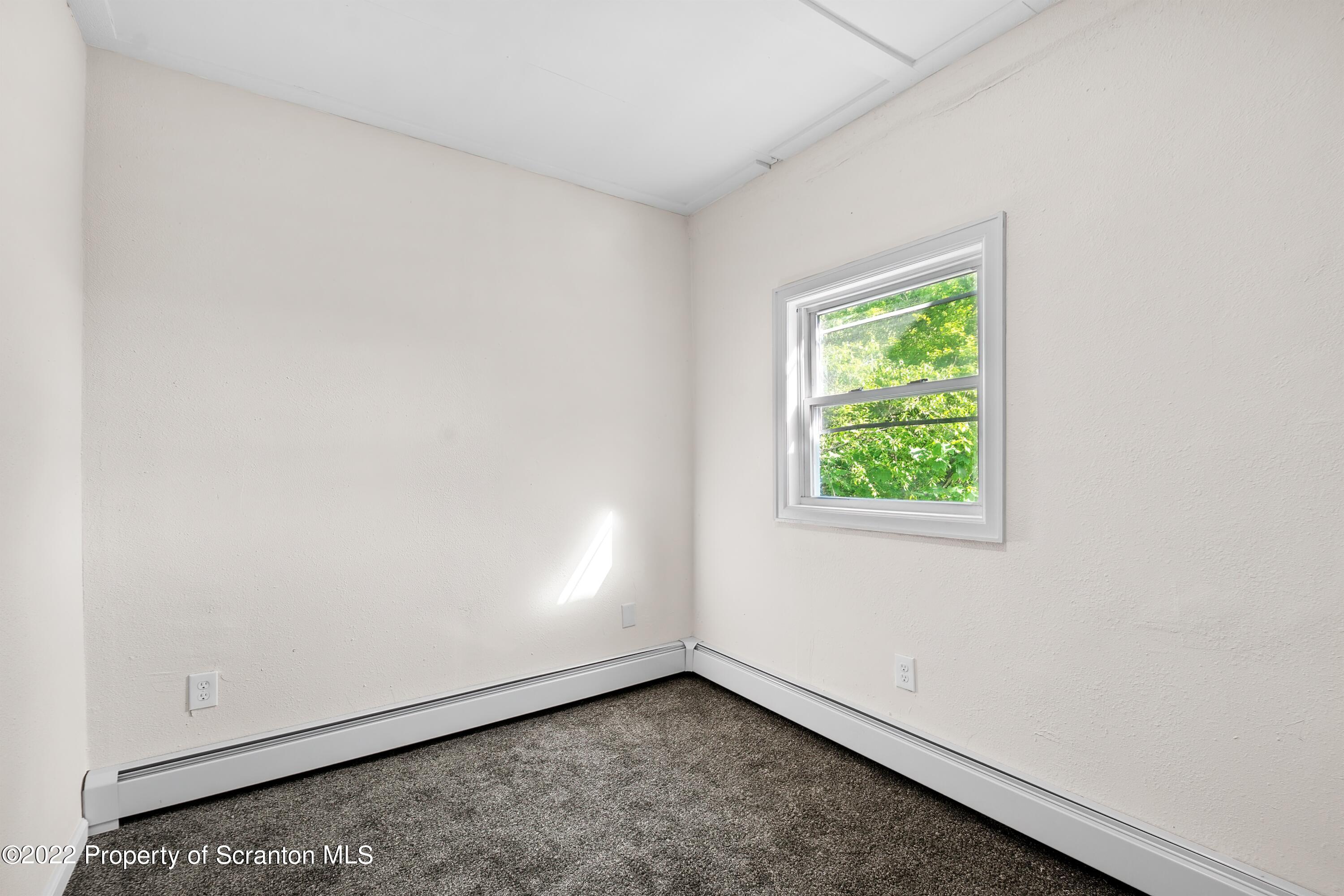 533 Cherry Street Scranton, PA 18505 - Photo 22 of 33 an empty room with a window