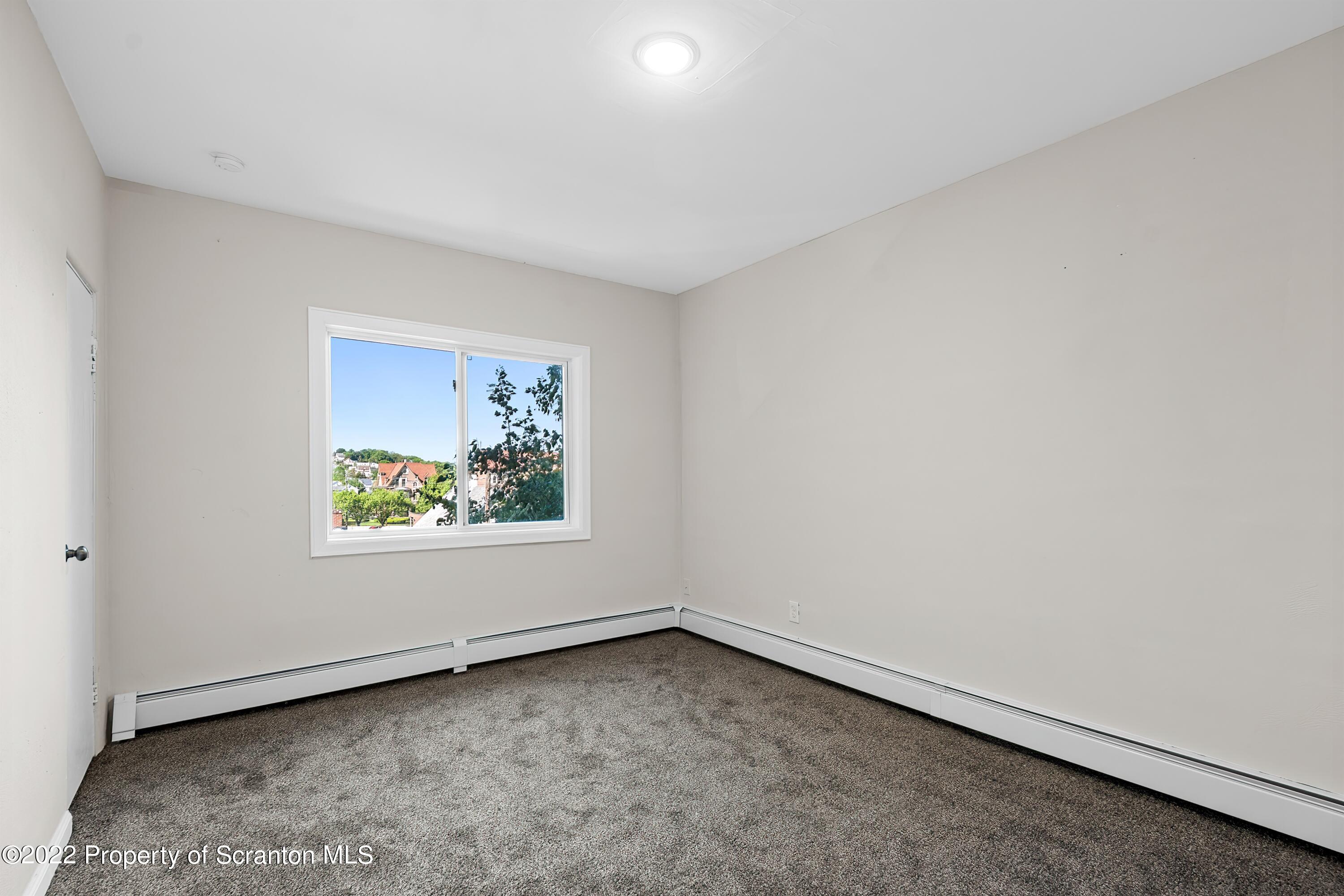 533 Cherry Street Scranton, PA 18505 - Photo 23 of 33 an empty room with a window