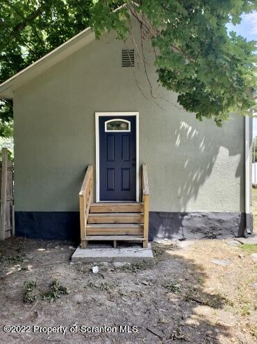 533 Cherry Street Scranton, PA 18505 - Photo 28 of 33 a front view of a house