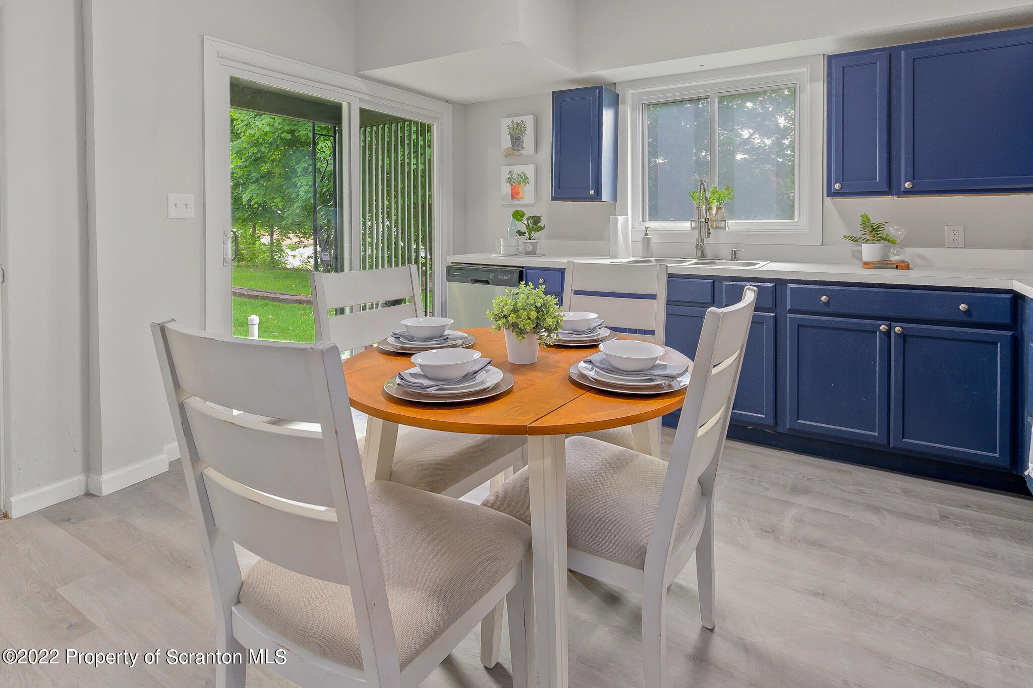 533 Cherry Street Scranton, PA 18505 - Photo 10 of 33 a view of a dining room with furniture and window