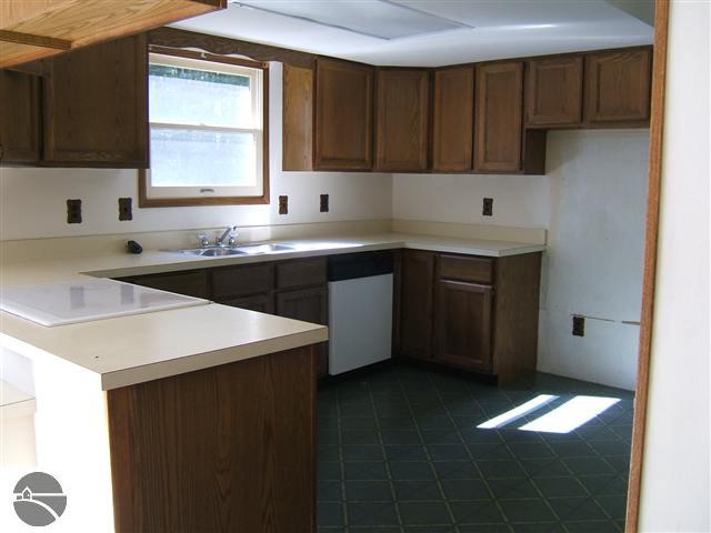9838 Martin Road Honor, MI 49640 - Photo 11 of 15 1719720-10.JPG