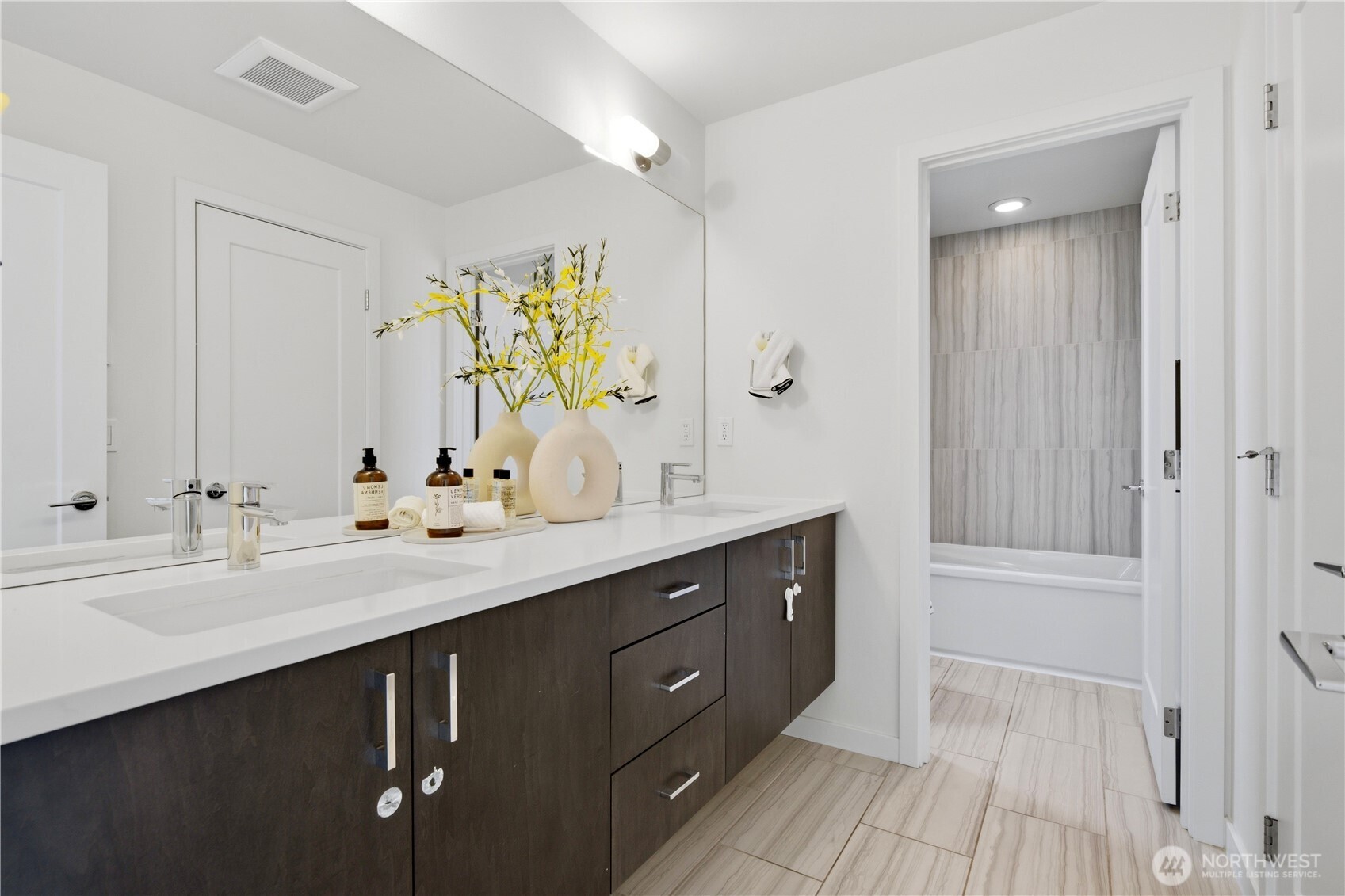 1901 25th Avenue South Seattle, WA 98144 - Photo 16 of 24