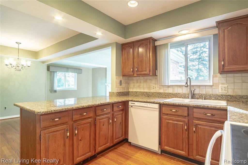 988 Briston Drive Rochester, MI 48307 - Photo 33 of 79