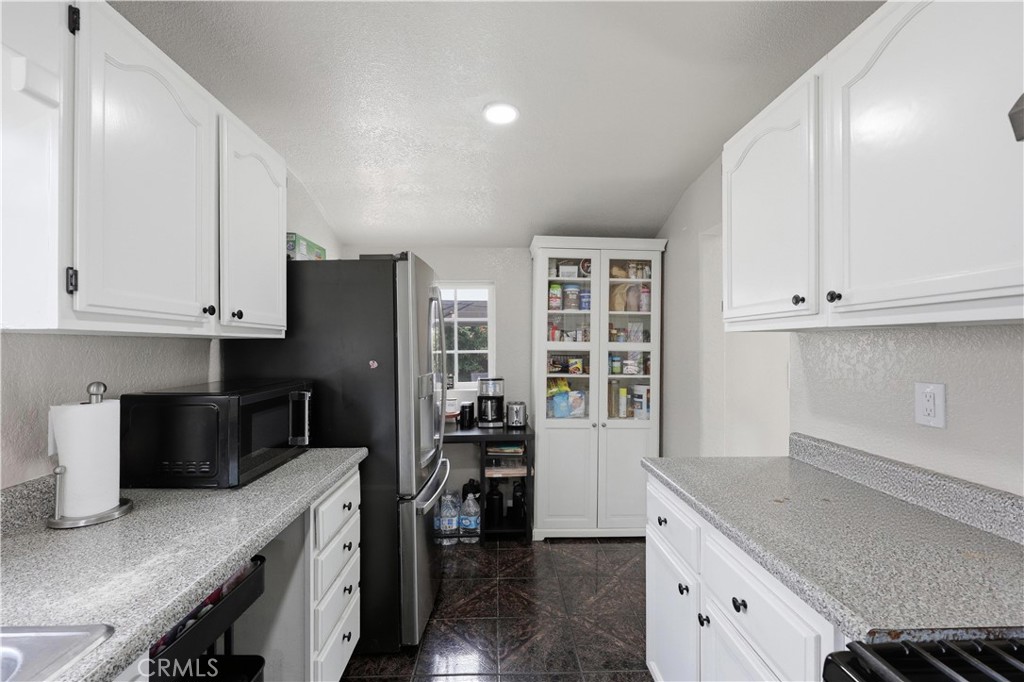 456 North Linden Place Anaheim, CA 92801 - Photo 10 of 30