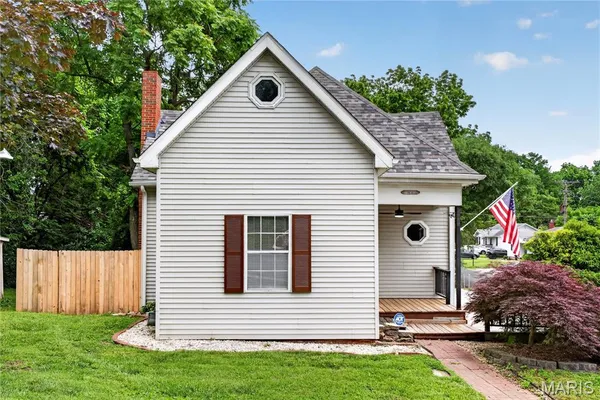 $235,000 | 126 South Jefferson Avenue, Collinsville, IL 62234