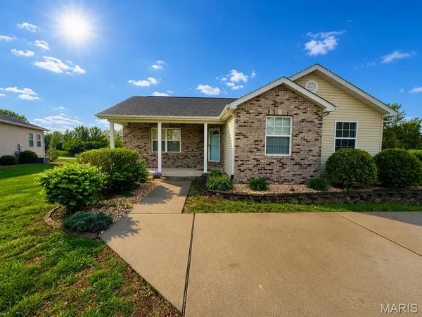 $350,000 | 216 Woodland Drive, Edwardsville, IL 62025