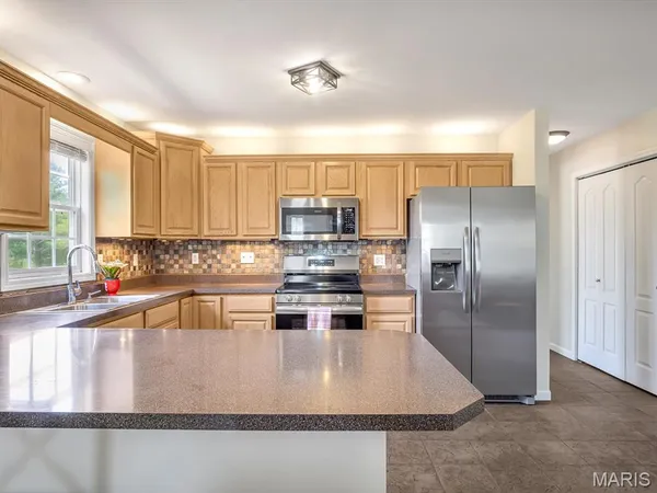 $350,000 | 216 Woodland Drive, Edwardsville, IL 62025