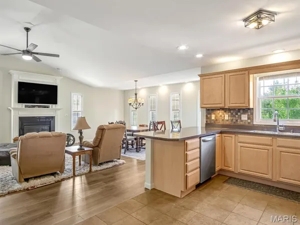 $350,000 | 216 Woodland Drive, Edwardsville, IL 62025