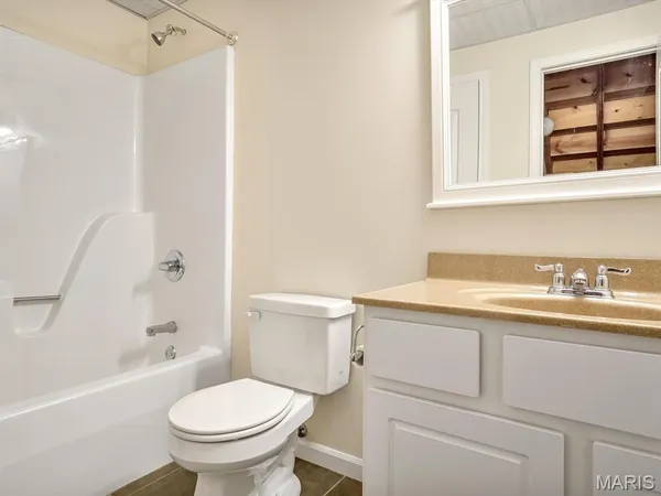 $350,000 | 216 Woodland Drive, Edwardsville, IL 62025