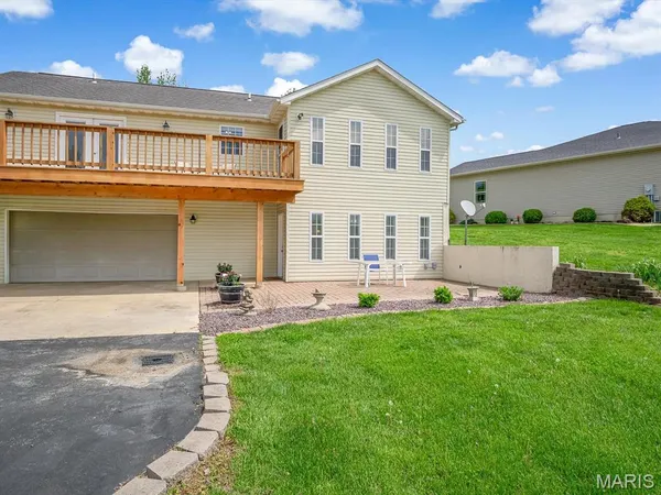 $350,000 | 216 Woodland Drive, Edwardsville, IL 62025