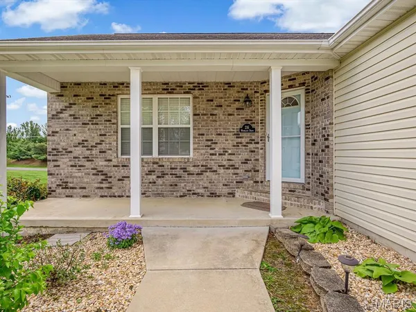 $350,000 | 216 Woodland Drive, Edwardsville, IL 62025