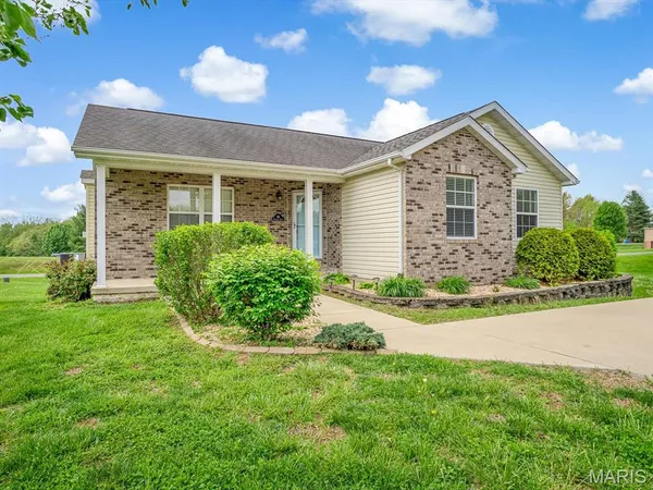 $350,000 | 216 Woodland Drive, Edwardsville, IL 62025