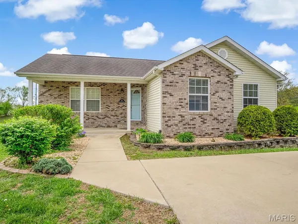 $350,000 | 216 Woodland Drive, Edwardsville, IL 62025