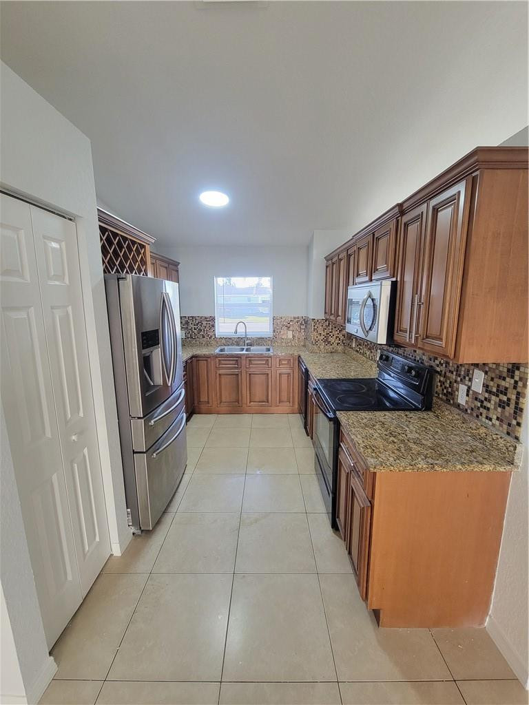 149 Dabou Loop Belle Glade, FL 33430 - Photo 15 of 25 Photo 15