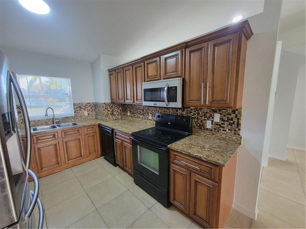 149 Dabou Loop Belle Glade, FL 33430 - Photo 17 of 25 Photo 17