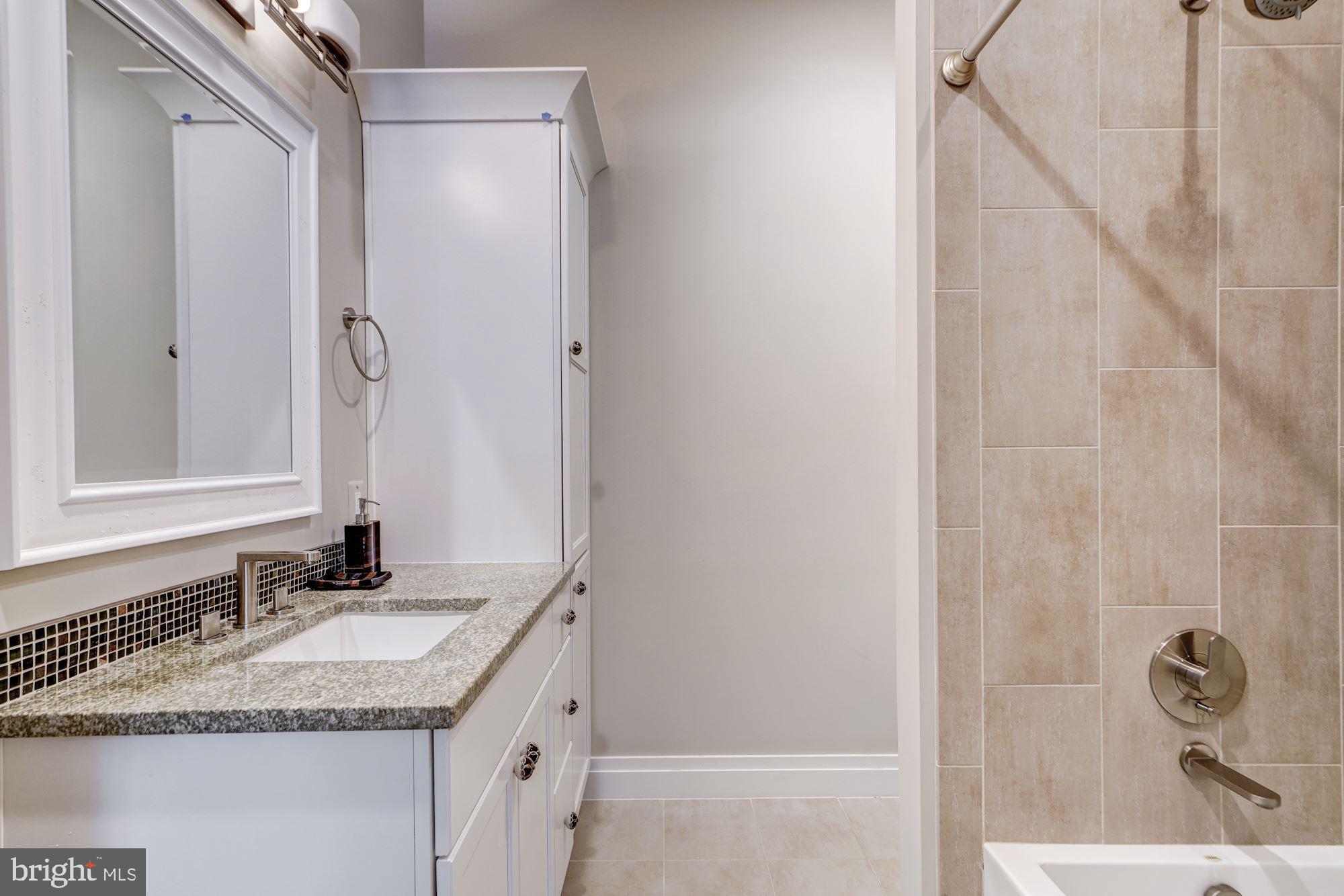 9927 Carter Road Bethesda, MD 20817 - Photo 35 of 47 om #4, Walk-In Closet, En-Suite Bath