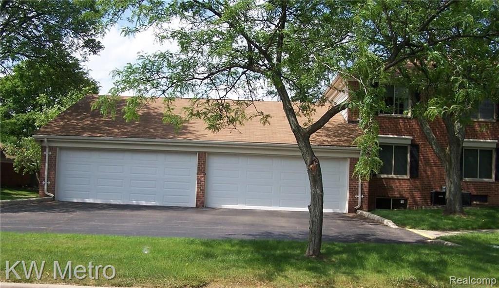 29652 Middlebelt Road, Unit 1402 Farmington Hills, MI 48334 - Photo 2 of 12