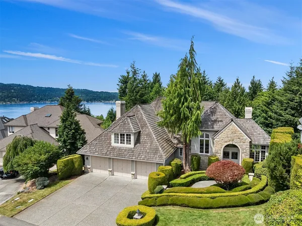 $1,900,000 | 19524 Southeast 24th Place, Sammamish, WA 98075