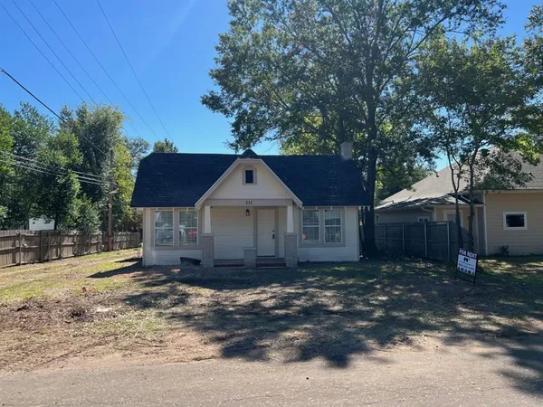 $1,650 | 111 West Wolfe Street, Grand Saline, TX 75140