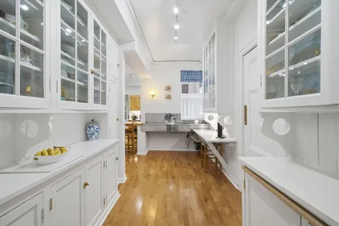 $995,000 | 232 East Walton Place, Unit 3E, Chicago, IL 60611