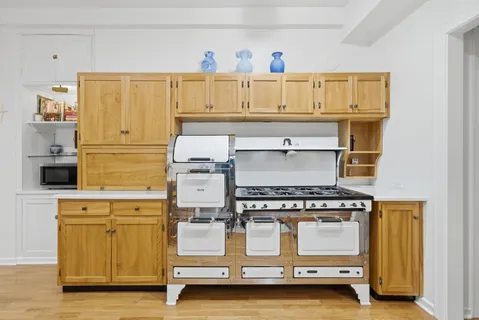 $995,000 | 232 East Walton Place, Unit 3E, Chicago, IL 60611