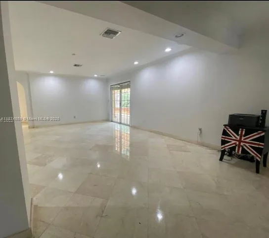 $7,900 | 2195 Secoffee Street, Miami, FL 33133