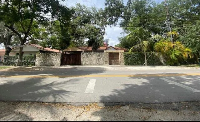 a view of a livingroom with a ceiling fan and window