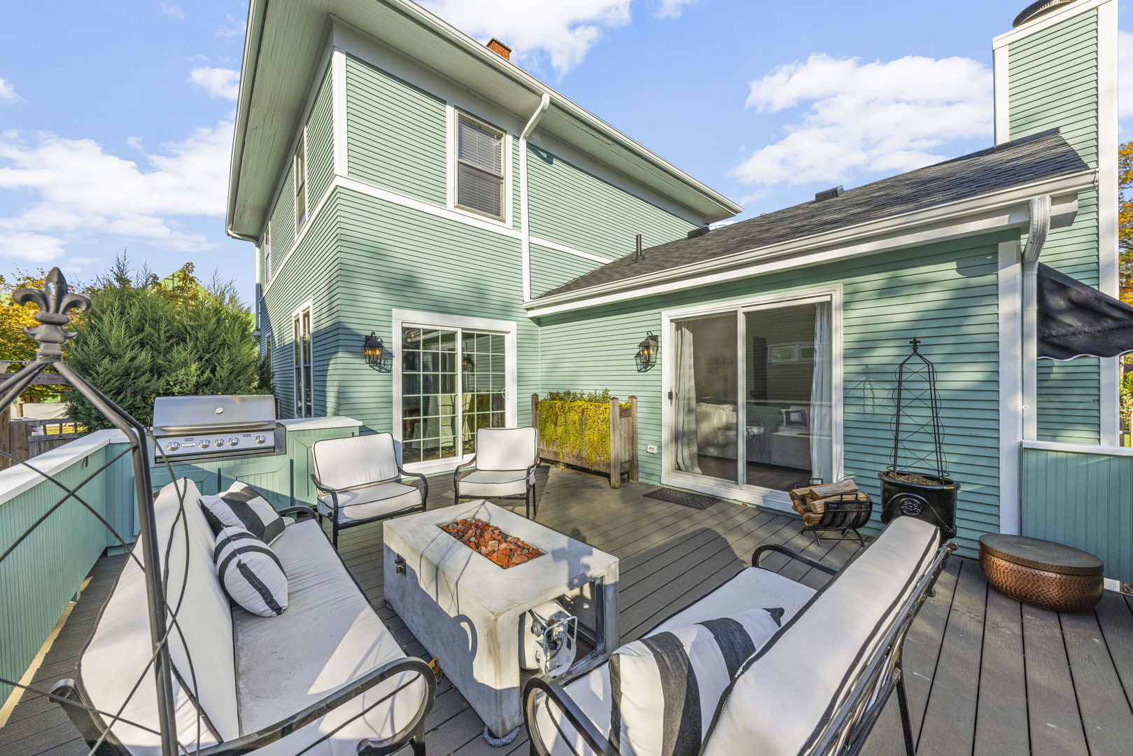 116 Columbia Street Naperville, IL 60540 - Photo 24 of 27 a view of a patio with table and chairs and wooden floor