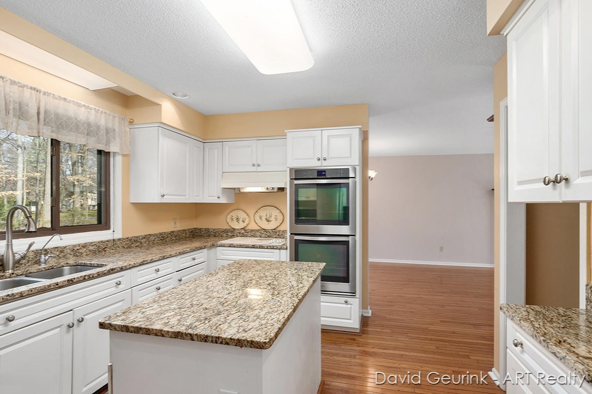 175 Portchester Road Holland, MI 49424 - Photo 6 of 33 IMG_1029
