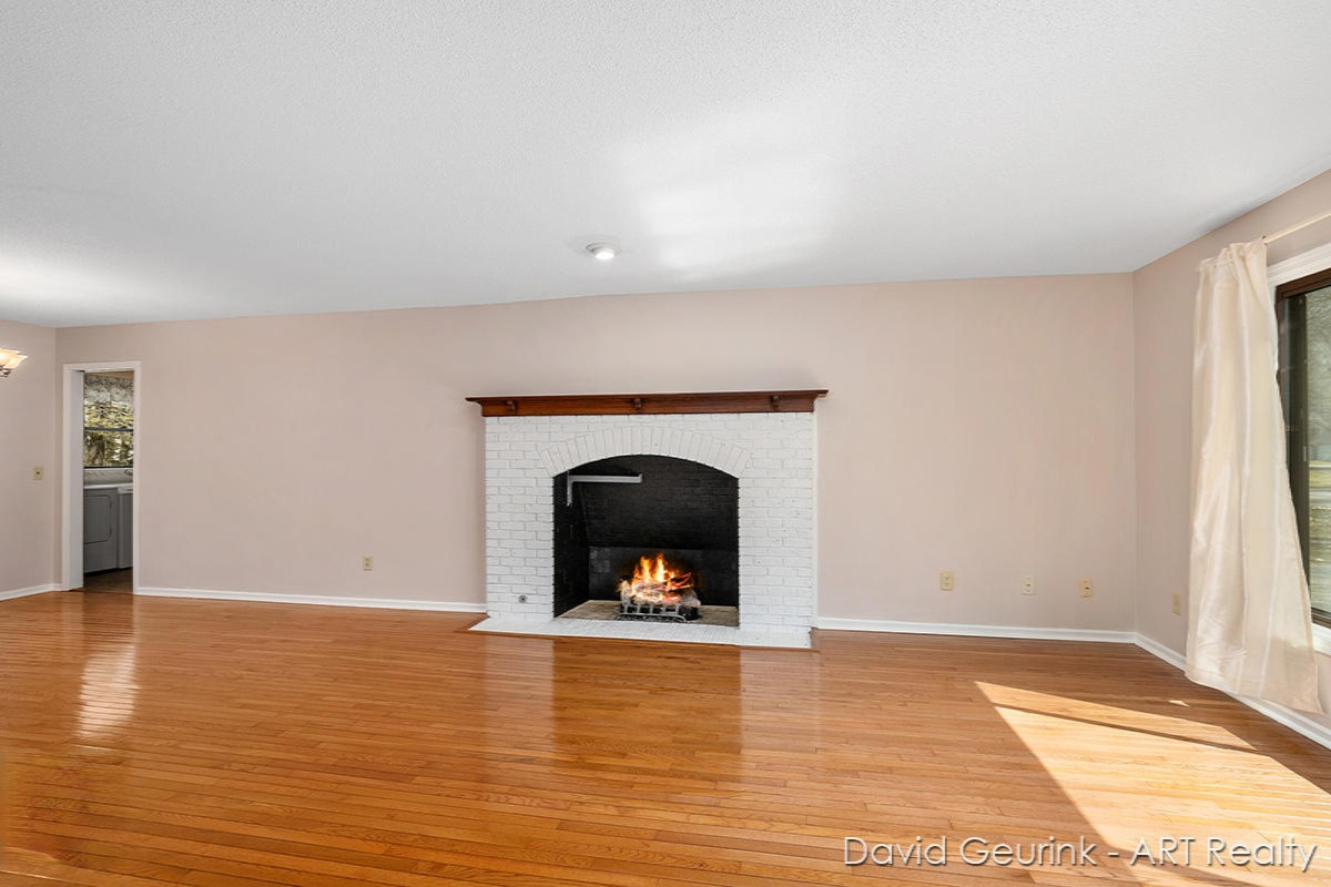 175 Portchester Road Holland, MI 49424 - Photo 9 of 33 IMG_1026