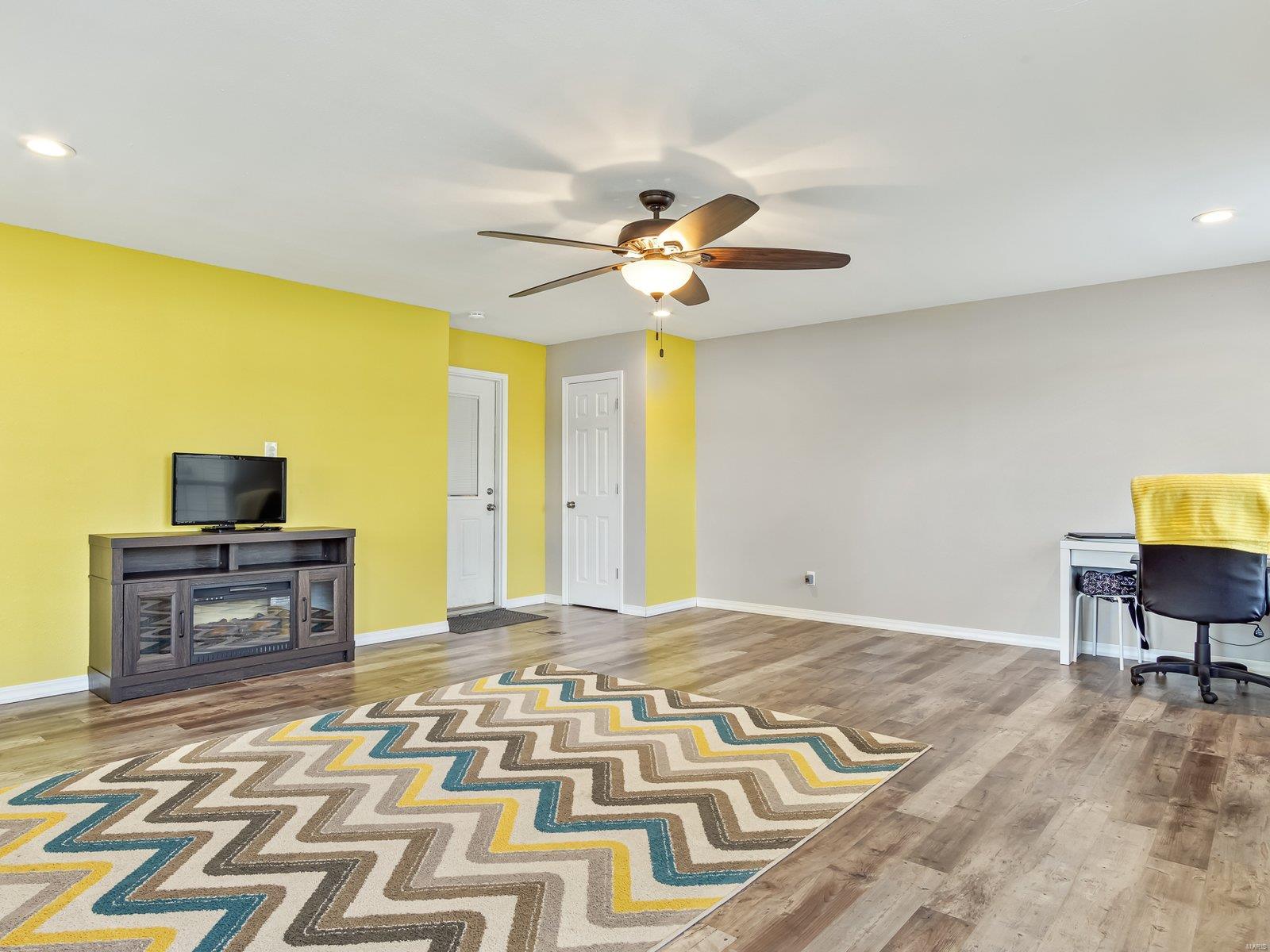 8901 Collinsville Road Collinsville, IL 62234 - Photo 22 of 29 Gallery Image 22