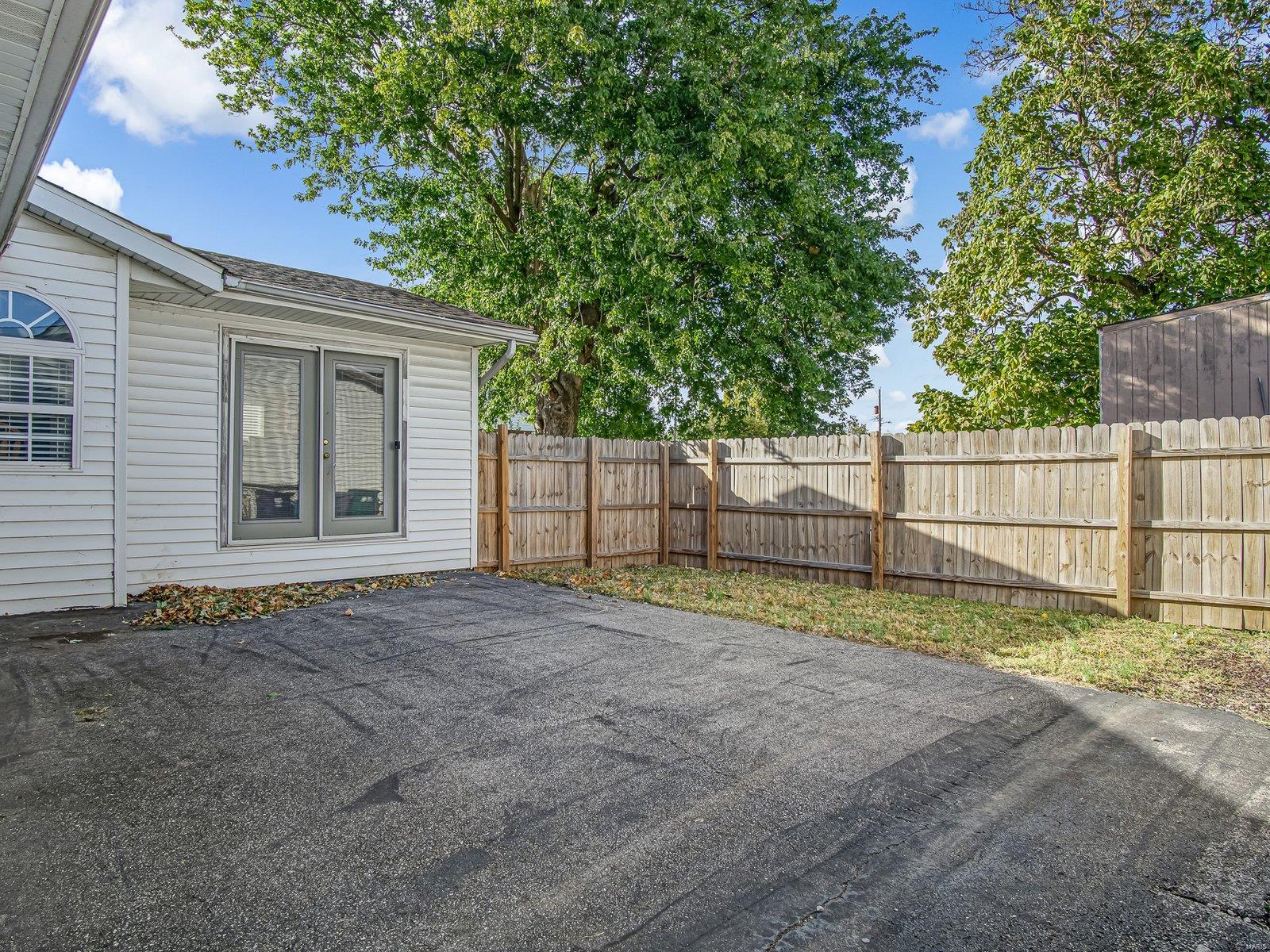 8901 Collinsville Road Collinsville, IL 62234 - Photo 6 of 29 Gallery Image 6