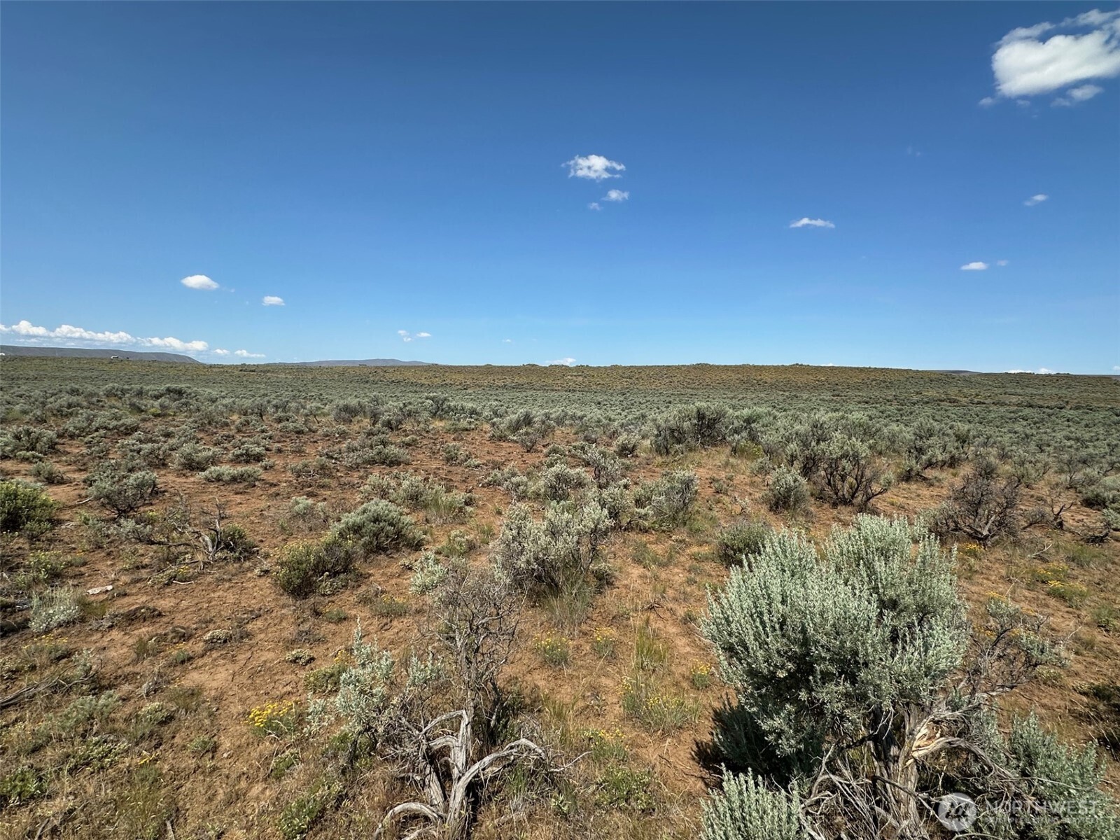5202 Texas Loop Ephrata, WA 98823 - Photo 2 of 3 a view of an ocean and beach