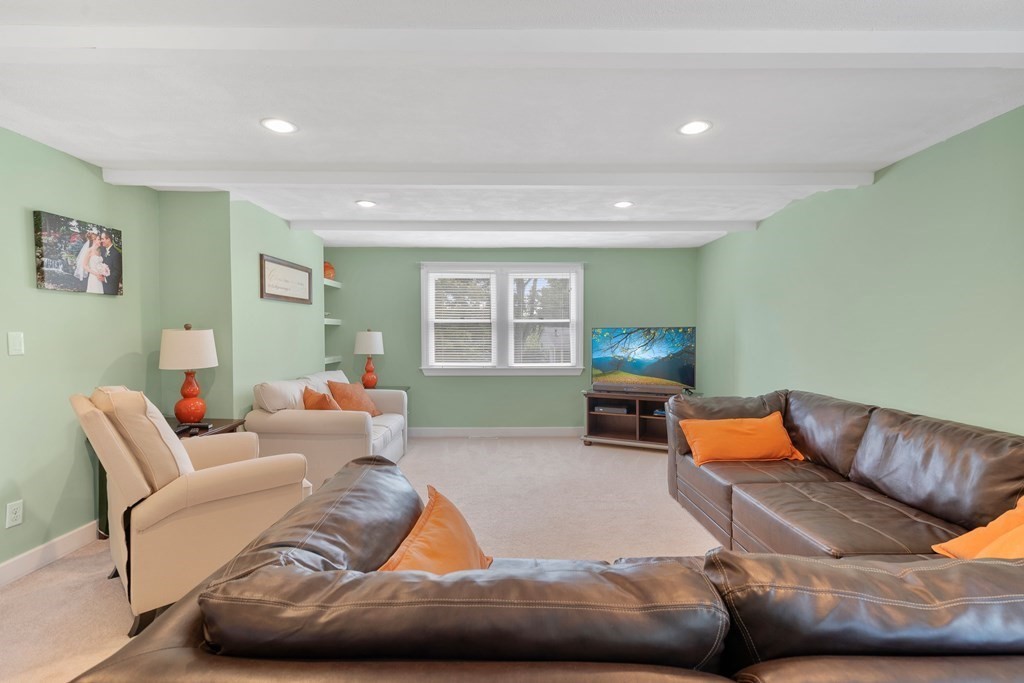21 Columbine Road Norwood, MA 02062 - Photo 11 of 39 Gallery Image 11