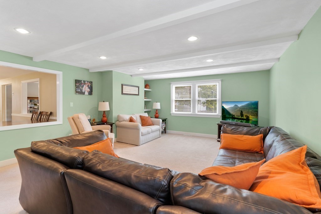 21 Columbine Road Norwood, MA 02062 - Photo 12 of 39 Gallery Image 12